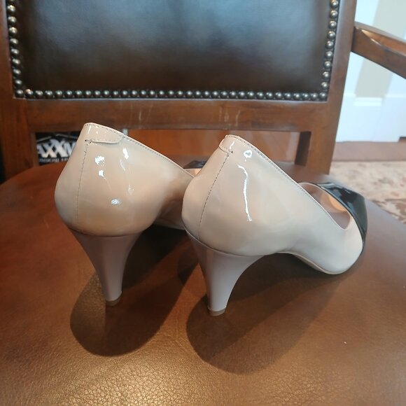 Practical patent leather comfortable pump. - Picture 4 of 8